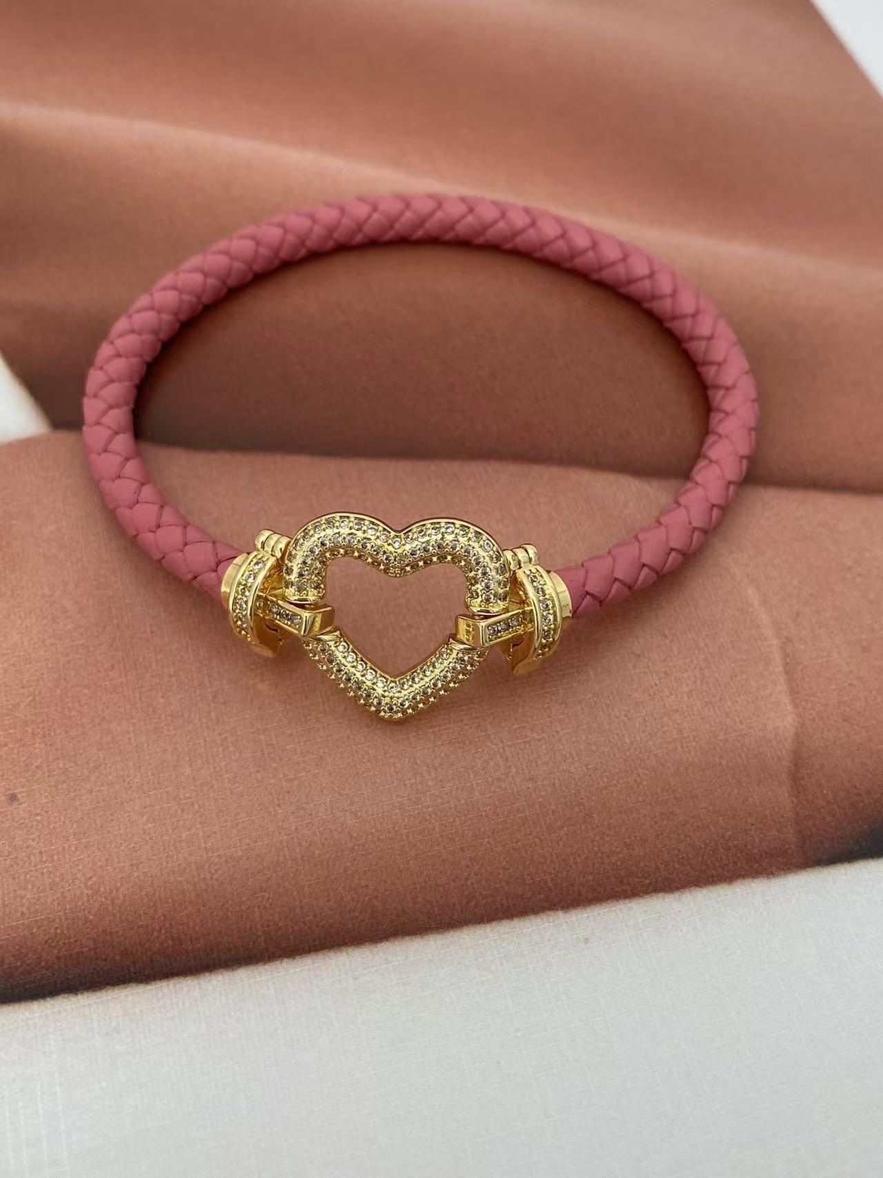 11g Weight Copper Pendant Material Bracelets Classification Leather Rope Chain Material Woven Chain Chain Type 1 Piece Quantity Holiday, Daily Occasion Leather rope, Copper Material Heart Shape Pattern Unisex Gender Vintage Style, Classic Style Style Vintage Style Classic Style Heart Shape Leather Rope Copper Woven Chain String Bracelets Wholesale 3