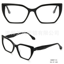 ŷ��ʱ�п���Ů�����ڰ�ľ�����������ó���ڵ�������G6067