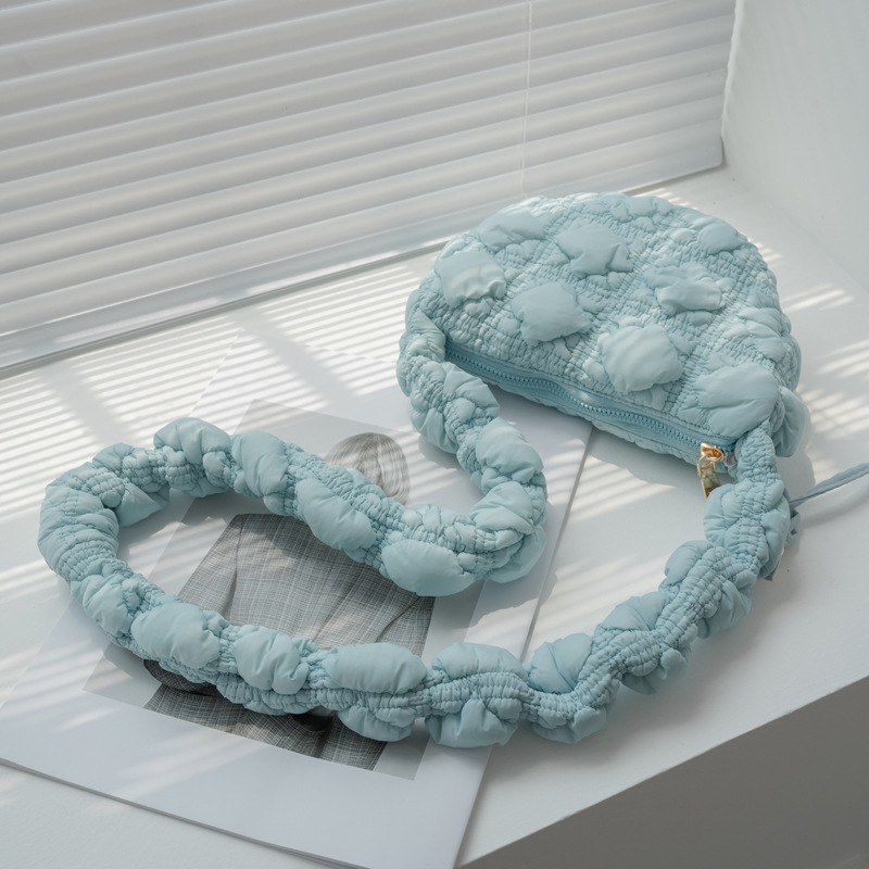 2024 nuevo bolso de las mujeres bolsa de nube plisada estilo coreano nicho todo partido bolsa de burbuja casual bolsa de masa de hombro bolsa de mensajero