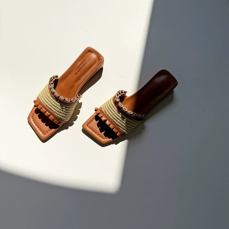 Vacation style woven color-blocking outer wear heel slippers 2025 summer mid-heel square-toe open-toed sheepskin beach sandals for women