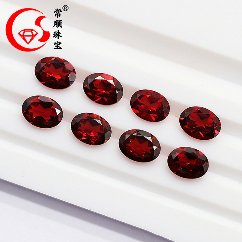Natural gem Mozambique garnet egg-shaped ring oval denier-shaped bare stone pigeon blood red jewelry inlay manufacturers