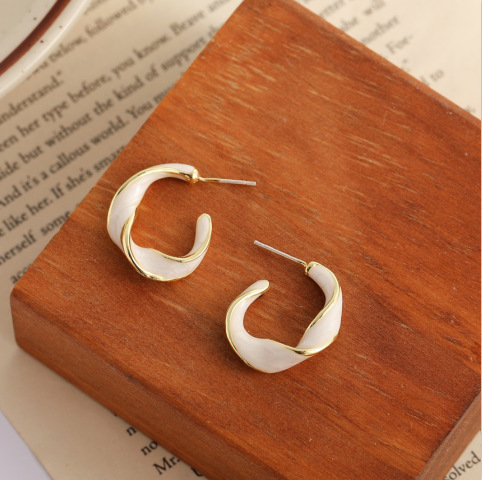Arc gold-plated women's earrings, small fresh and simple s925 silver needle earrings, French retro