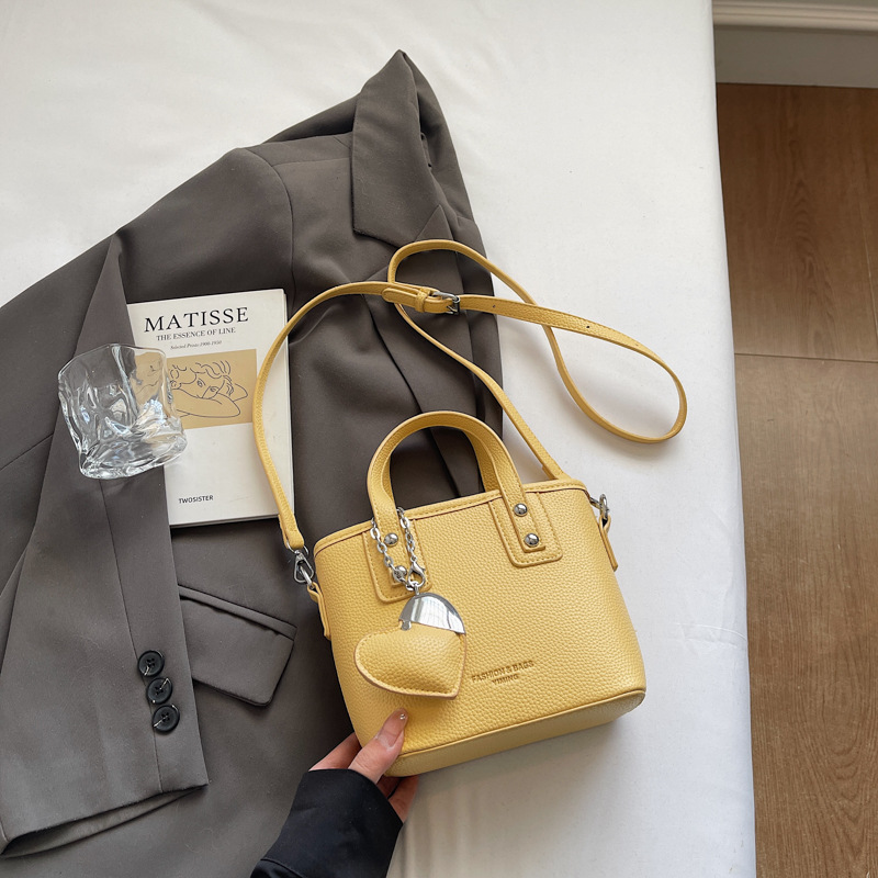 Bolso de cubo portátil transfronterizo simple y de alta gama para mujer 2025 nuevo bolso de hombro de estilo occidental de todo fósforo bolso de mensajero de moda