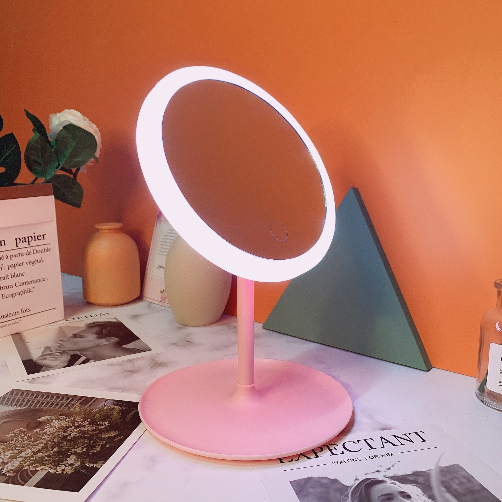 Espejo de maquillaje LED rojo de Internet Tik Tres colores con luz de relleno de luz dormitorio escritorio plegable portátil espejo de belleza transfronterizo portátil
