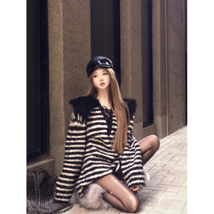 Real Shot in stock Wool Collar Removable Skin-Friendly Sheep Curly Black and White Sweater