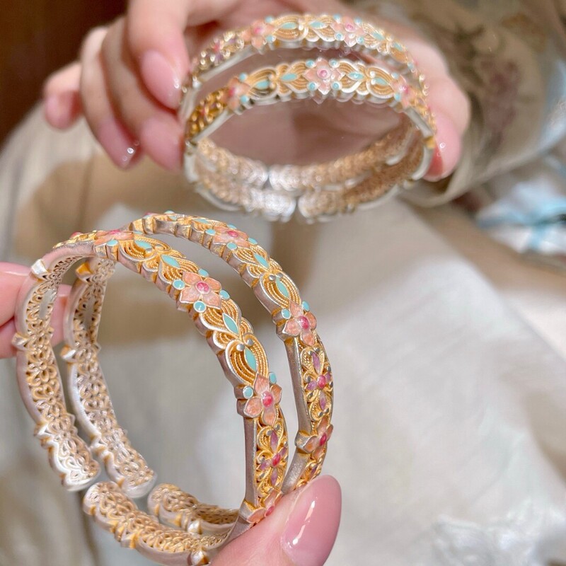 White Copper Thick Silver-Plated Filigree Four-Leaf Flower Bracelet for Women, Hollow Enamel Gold-Painted Chinese Style Jewelry, Live Broadcast Exclusive for Dropshipping