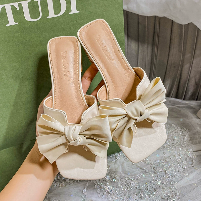 Женские летние шлепанцы для улицы 2025, нескользящие, устойчивые к запахам, босоножки на высоком каблуке с бантом, мягкая подошва, женская обувь больших размеров 41-43