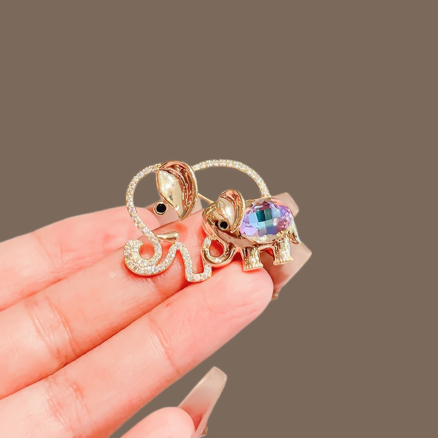 Exquisite Elefantenbrosche Für Damen Mit Bunten Kristallen_voghion.com