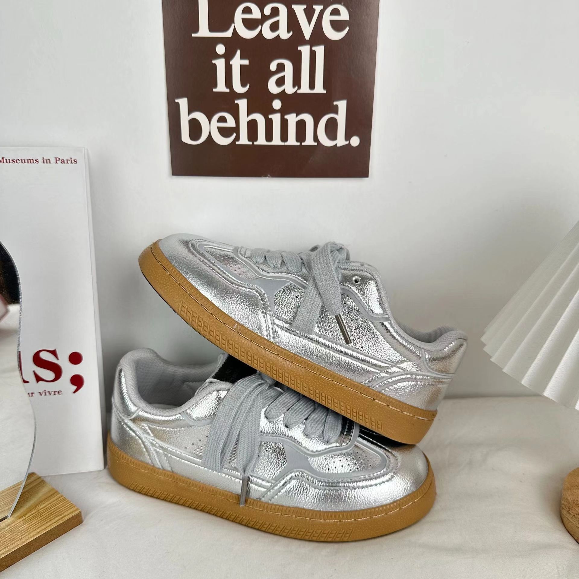 Zapatillas deportivas para estudiantes de onda lejana zapatos de lona casuales de estilo ins de todo fósforo mujeres 2024 otoño nuevo estilo zapatos de mujer coreanos en nombre del cabello image 12
