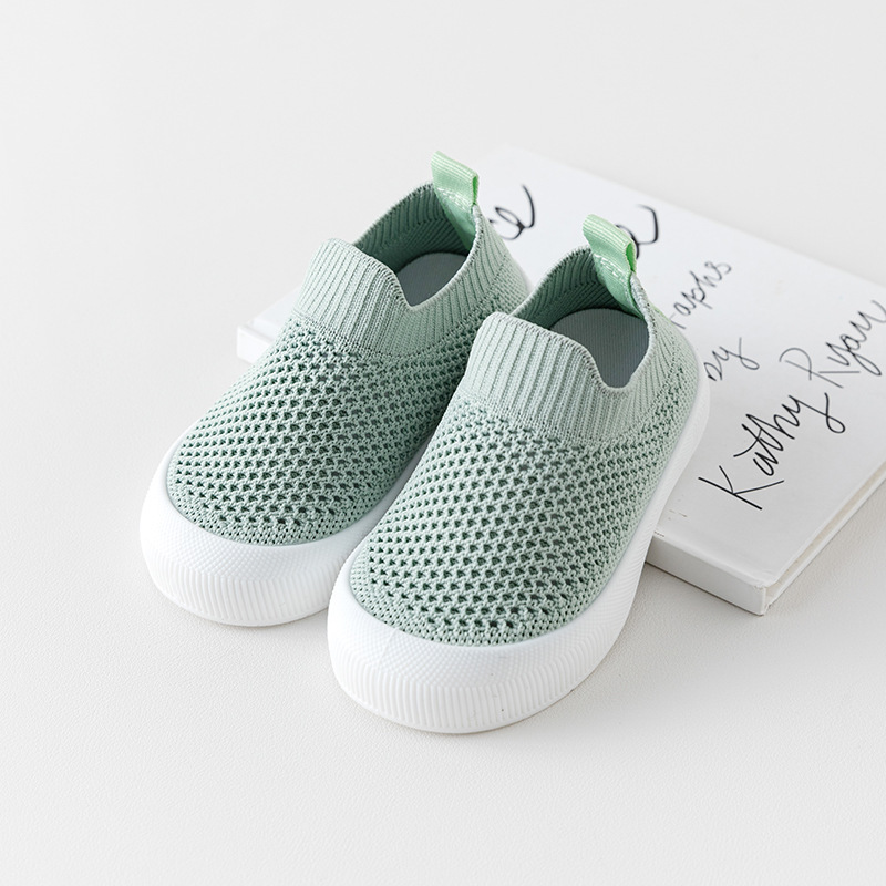 Primavera y verano zapatos de malla voladora transpirables para bebés zapatos para niños pequeños de suela blanda anticolisión para bebés zapatos casuales de azúcar para niños y niñas al por mayor