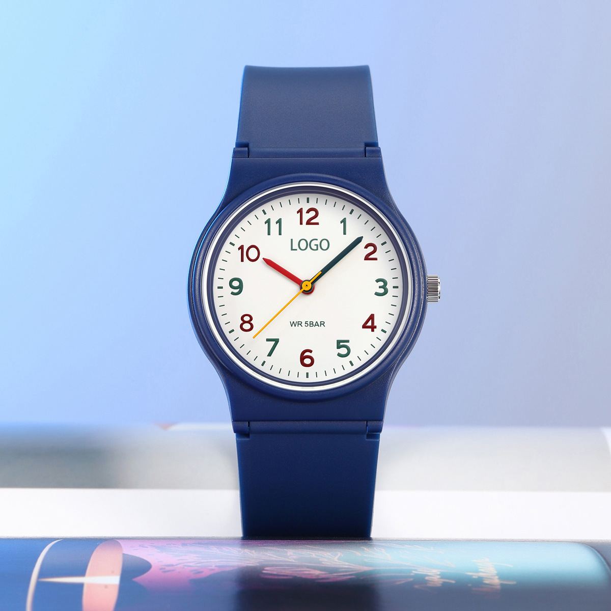 Reloj de cuarzo digital de contraste personalizado 50 metros de reloj de fiesta de estudiantes impermeable silencioso mientras camina simple reloj de tendencia personalizado