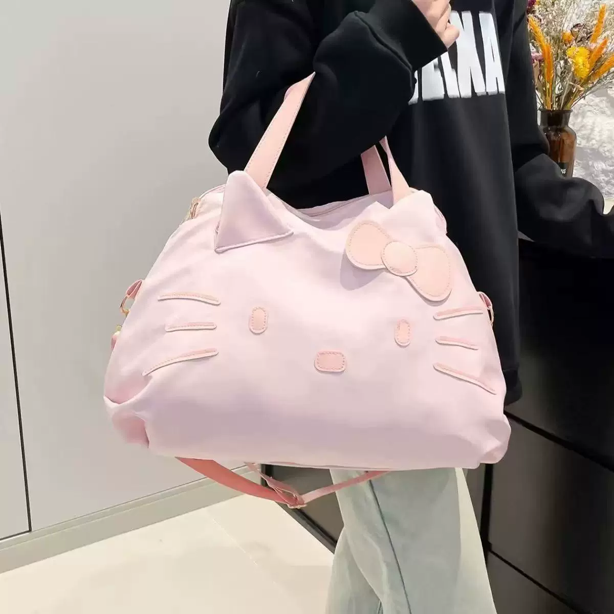 Плечевая дорожная сумка (Hello Kitty) вместительная с держателем для карточек, 0,27 кг