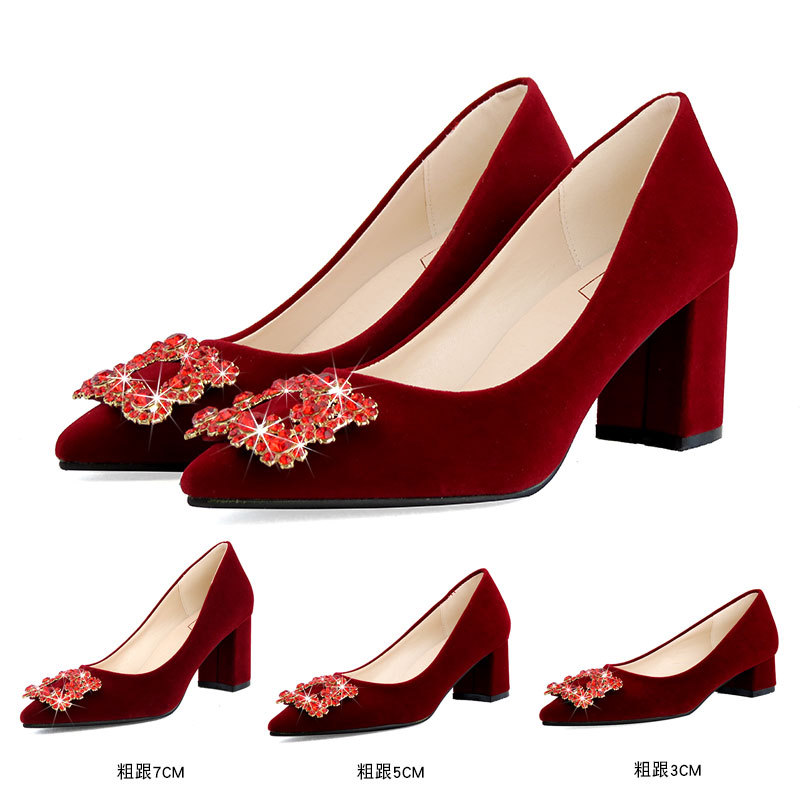婚鞋酒红绒面女粗跟高跟新娘鞋中跟低跟水钻方扣敬酒鞋上轿秀禾鞋