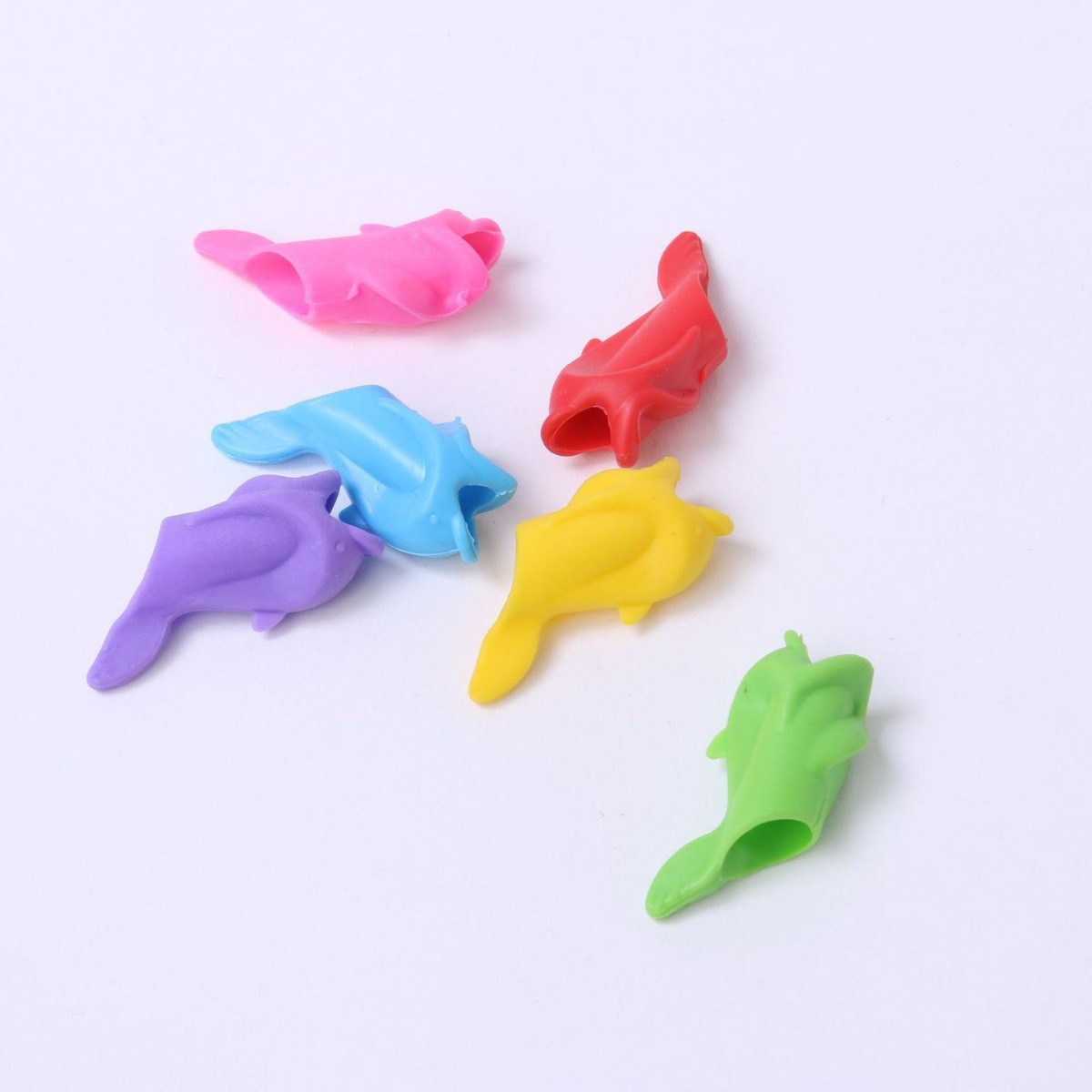 Fábrica directa suministro de estudiantes escritura pinza corrector pinza para niños pinza pinza artefacto pequeño pez cubierta de pinza de silicona