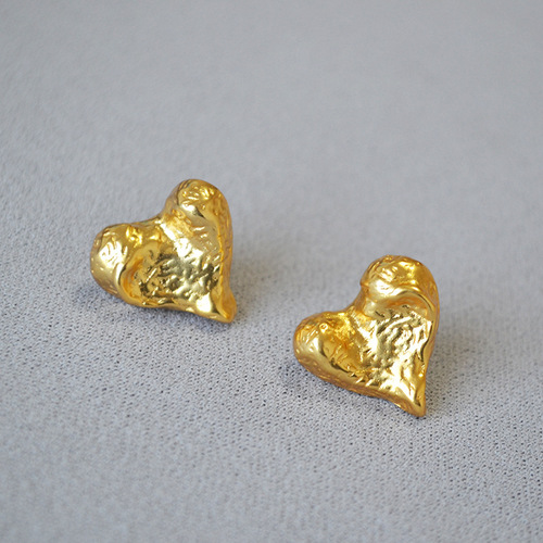 French-style niche retro pleated texture sandstone surface irregular heart-shaped brass-plated gold 925 silver pin earrings earring decoration