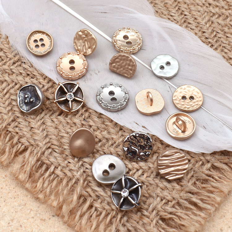 Cashmere four-eyes metal button sweater jacket with two-eyes small buttons, flat electroplated shirt buttons