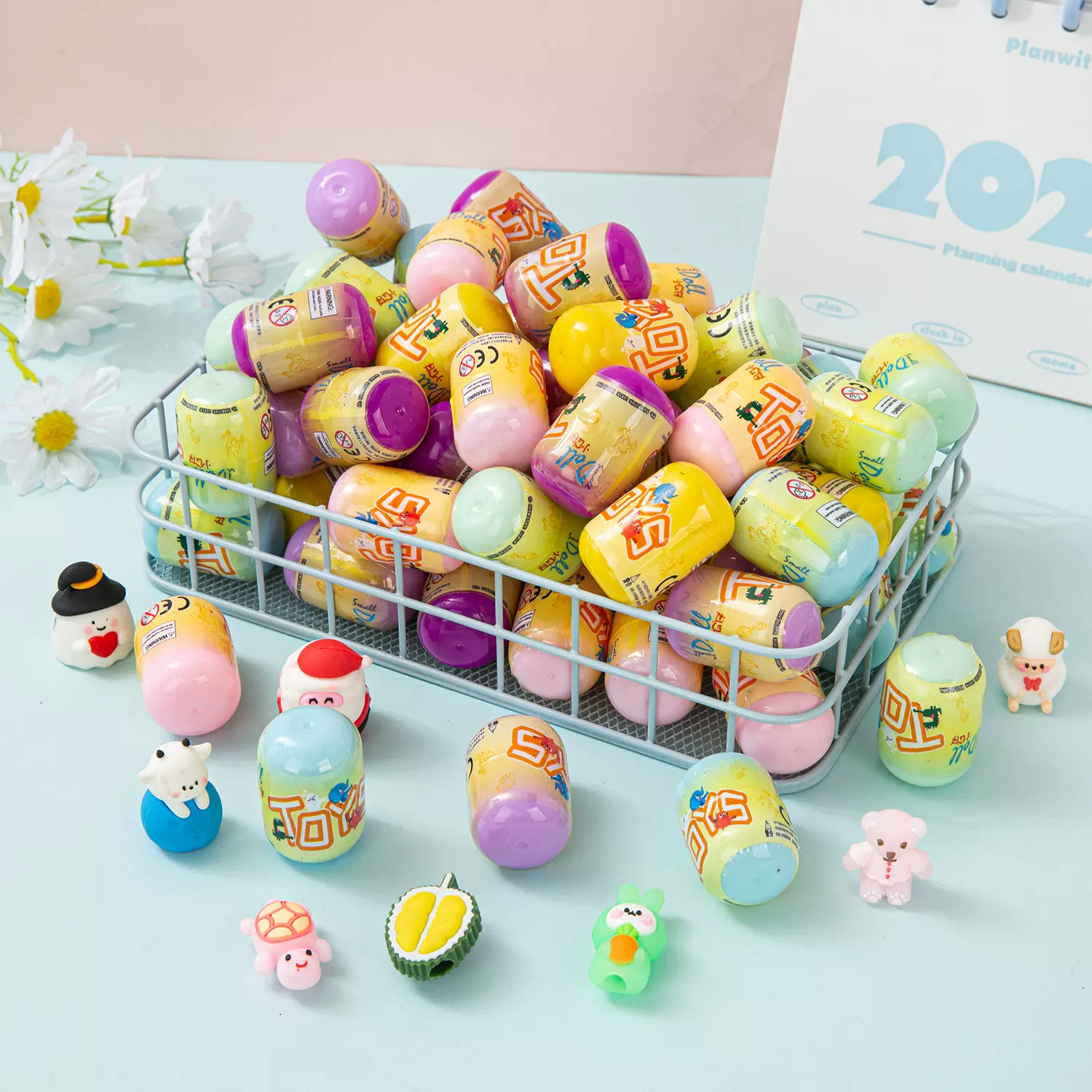 32*45mm混装公仔扭蛋小连体全彩胶囊2元投币礼品球儿童小玩具批发