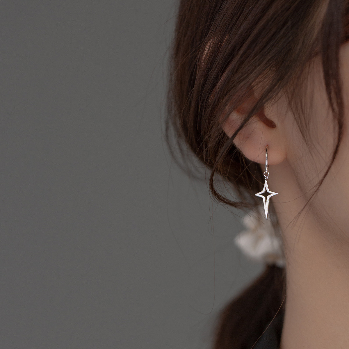 Eloch s925 plata coreana simple pequeña y fresca estrella de cuatro puntas personalidad temperamento moda auriculares G7454