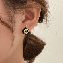 韩国秋冬新款针字母黑色方形耳钉感显气质百搭简约耳饰