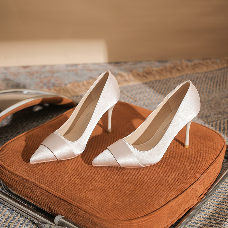 930时尚秀气女式细跟尖头高跟鞋气质婚纱搭子2024新款婚鞋女9CM