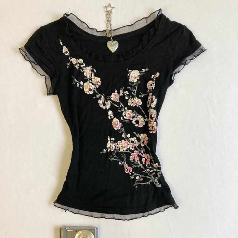American Y2K retro plum blossom print top with ruffled lace trim, slim-fit, flattering, short-sleeved T-shirt for women, summer American Y2K retro plum blossom print top with ruffled lace trim, slim-fit, flattering, short-sleeved T-shirt for women, summer
