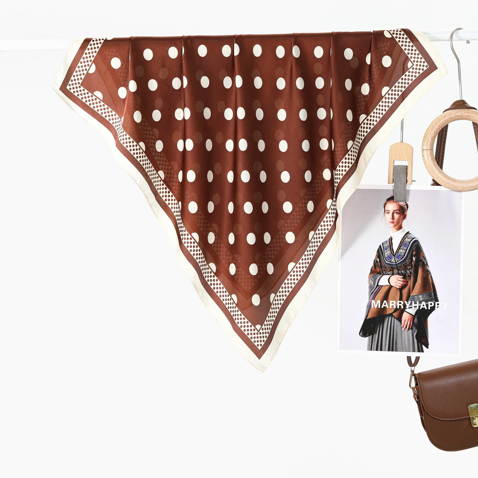 Lenço de seda com bolinhas estilo francês para mulher chic_voghion.com