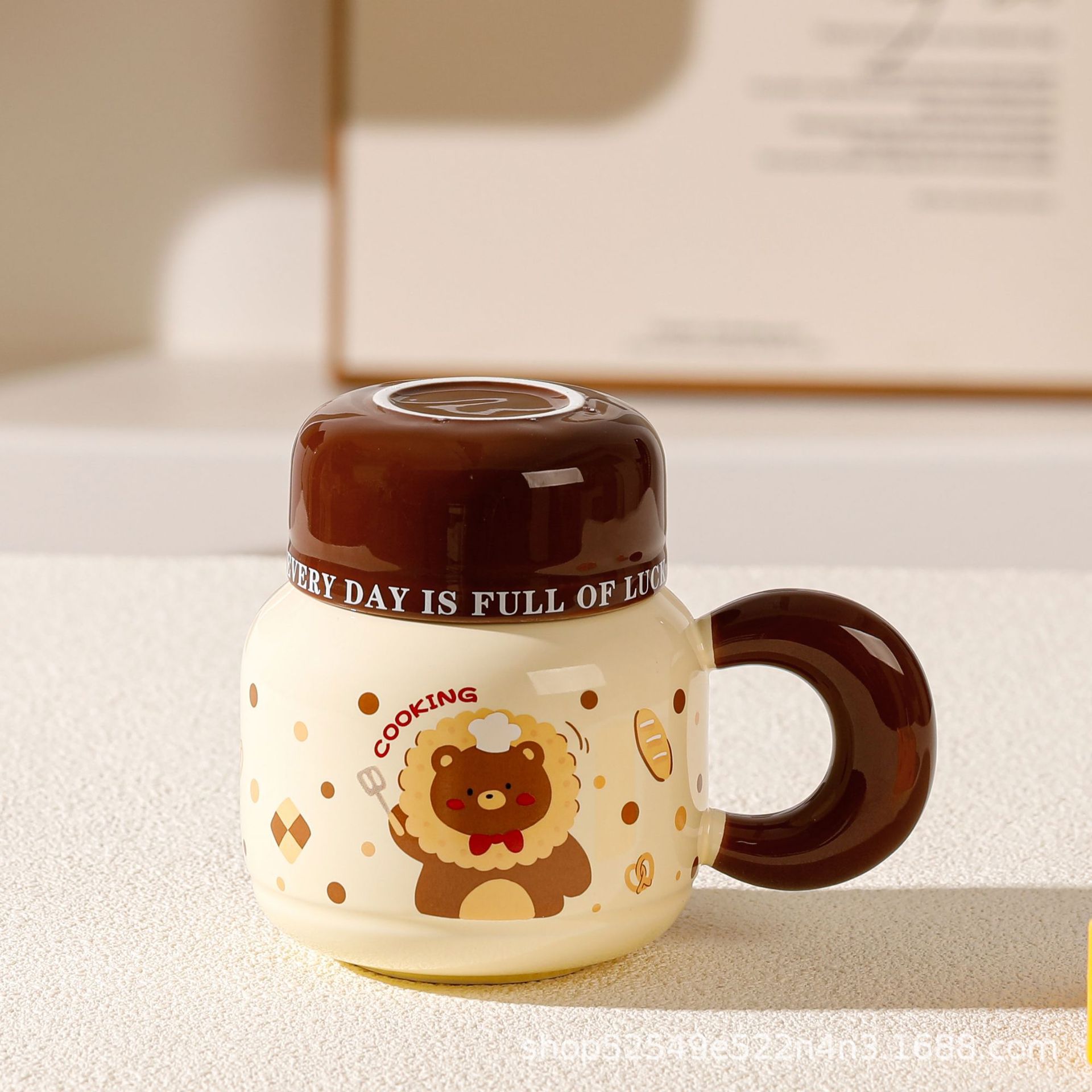 Caricatura encantadora taza de cerámica con cubierta de taza de leche de oficina de gran capacidad de taza de pareja creativa