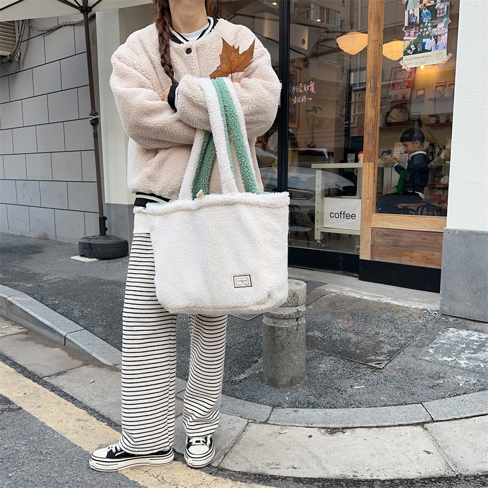 310232 Autumn and Winter Plush Bag for Women 2023 New style, front and back dual-purpose lambskin large capacity tote bag for single shoulder undefined