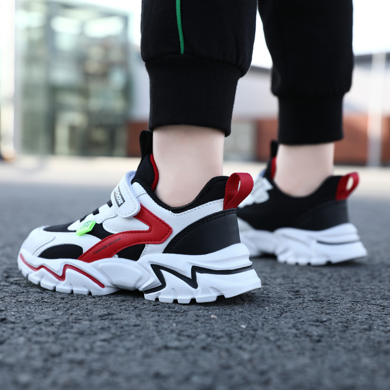 Zapatos para niños 2026 primavera nueva malla transpirable para niños con suela suave ligera para estudiantes de primaria para correr zapatos deportivos para niños