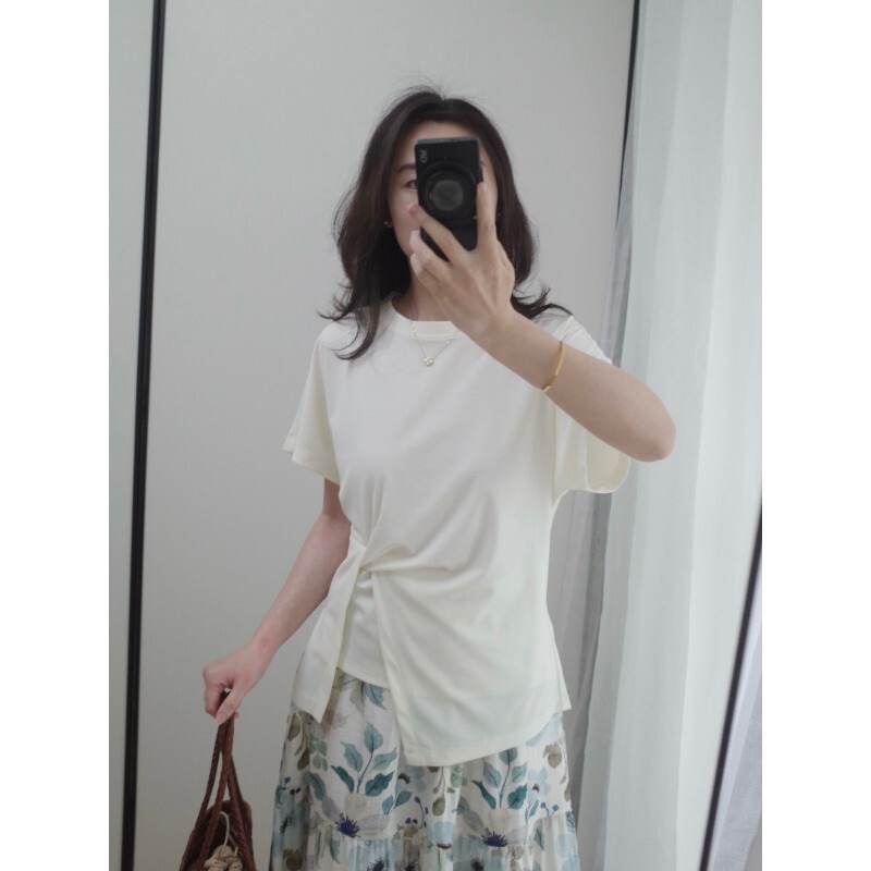 A*M T-Shirt with Tencel and Mulberry Silk Fabric~Knotted Hem for a Slimming Waist Design, Short-Sleeved Women's T-Shirt H051007