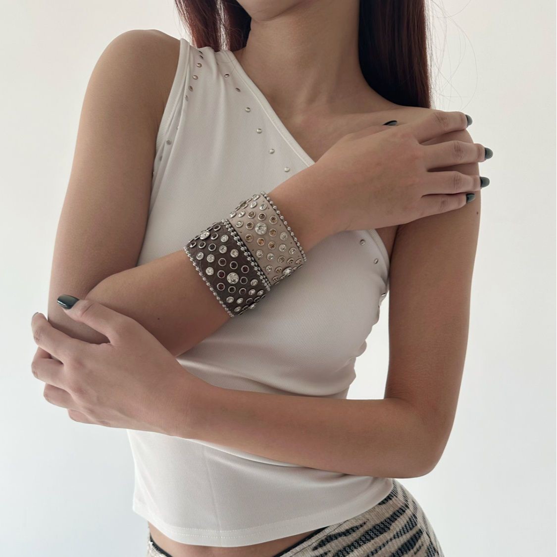 Europäisches und amerikanisches Punk-Hip-Hop-Strass-Armband im Retro-Western-Stil mit breitem Lederverschluss_voghion.com