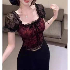 复古御姐风红色蕾丝网纱小衫女甜辣修身短款高级感洋气一字肩上衣