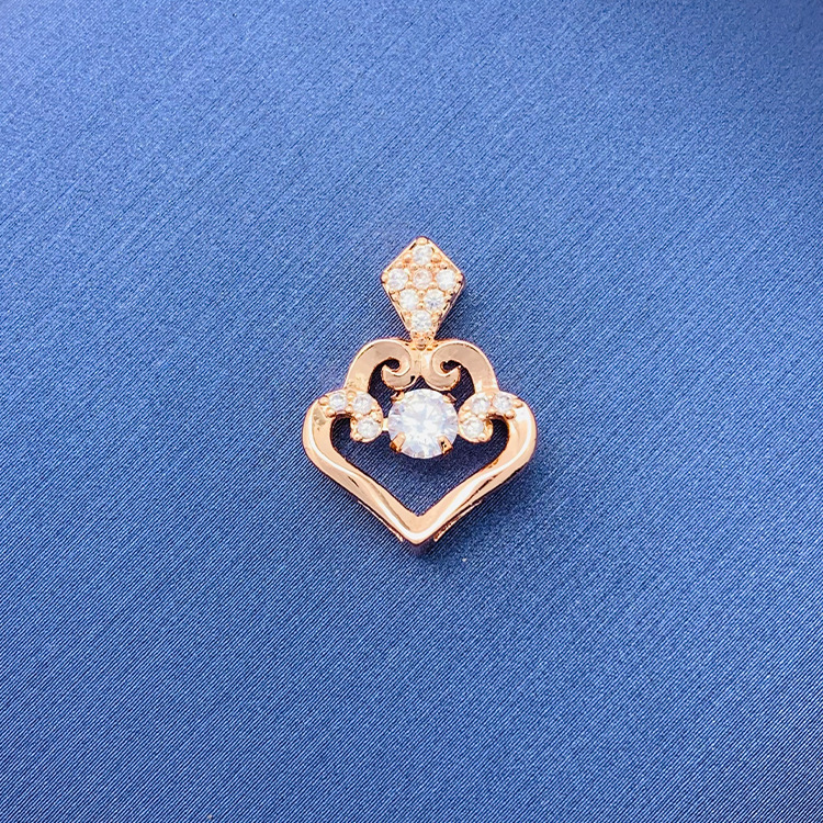 百種類のペンダントは心のままにファッションの経典を配合します。カップルの美しいペンダントは親友のアクセサリーを送ります。