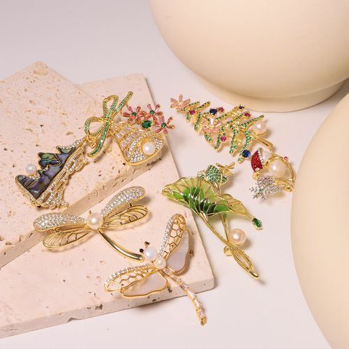 Natural freshwater pearl high-end brooch, versatile, high-end, niche cartoon corsage 18k real gold electroplating for high-end women
