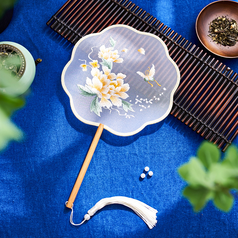 Ventilador antiguo grupo de estilo femenino Fan tradicional Su bordado doble cara bordado estilo chino Cheongsam Ventilador antiguo Suzhou danza