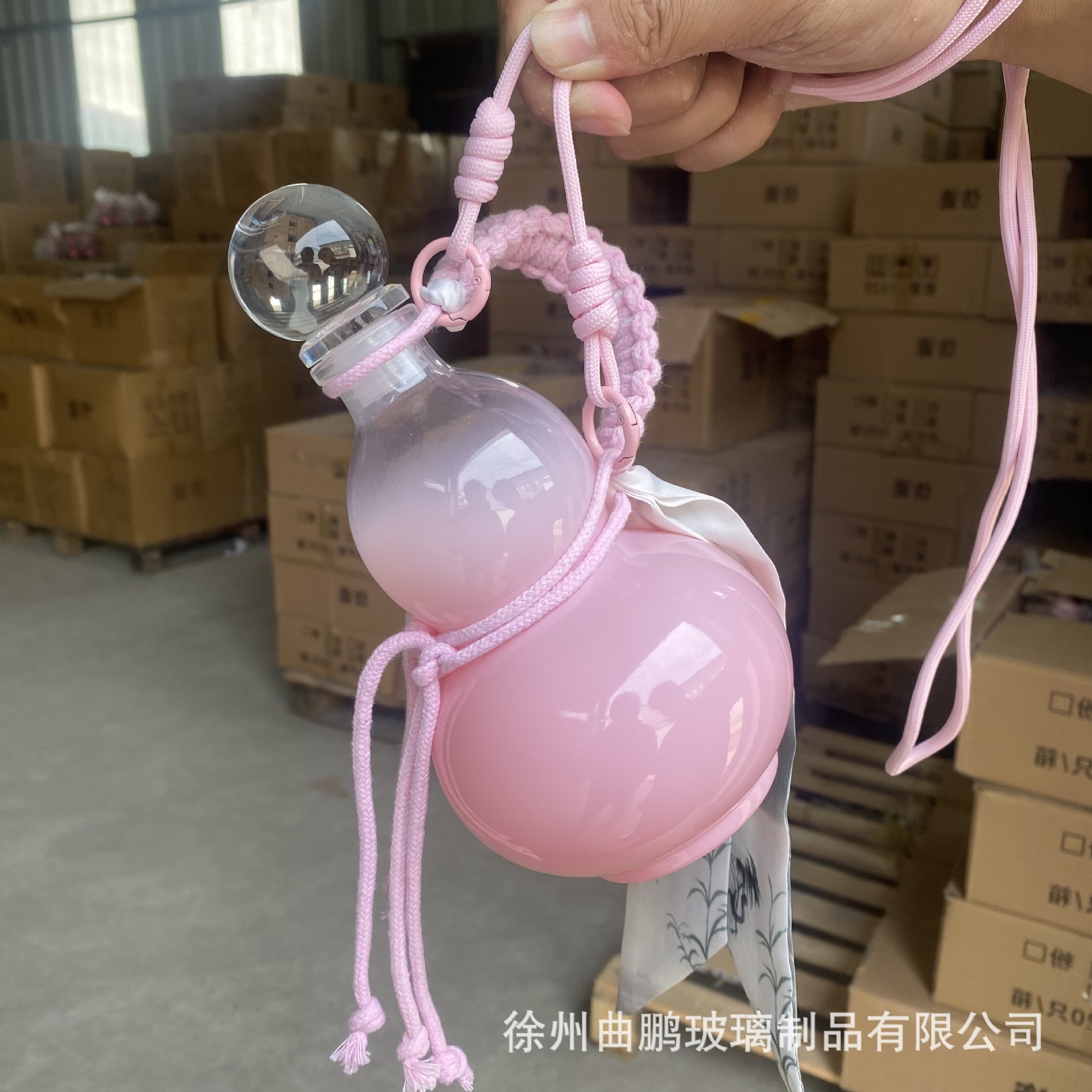 핑크색 병 + 손잡이 끈 + 태슬 장식 + 어깨끈; 맞춤 색상