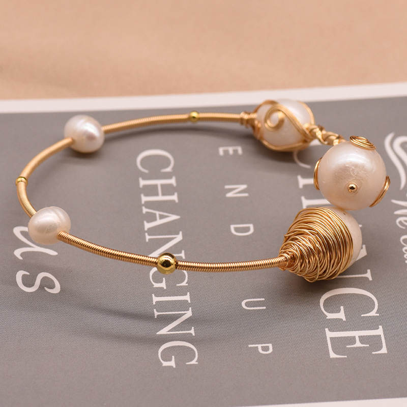 Pulseras de perlas de alto nivel nuevo retro europeo y americano cruzado pulseras de perlas de agua dulce abiertas pulseras al por mayor natural