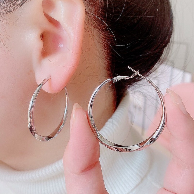 Fashionable universal geometric earrings