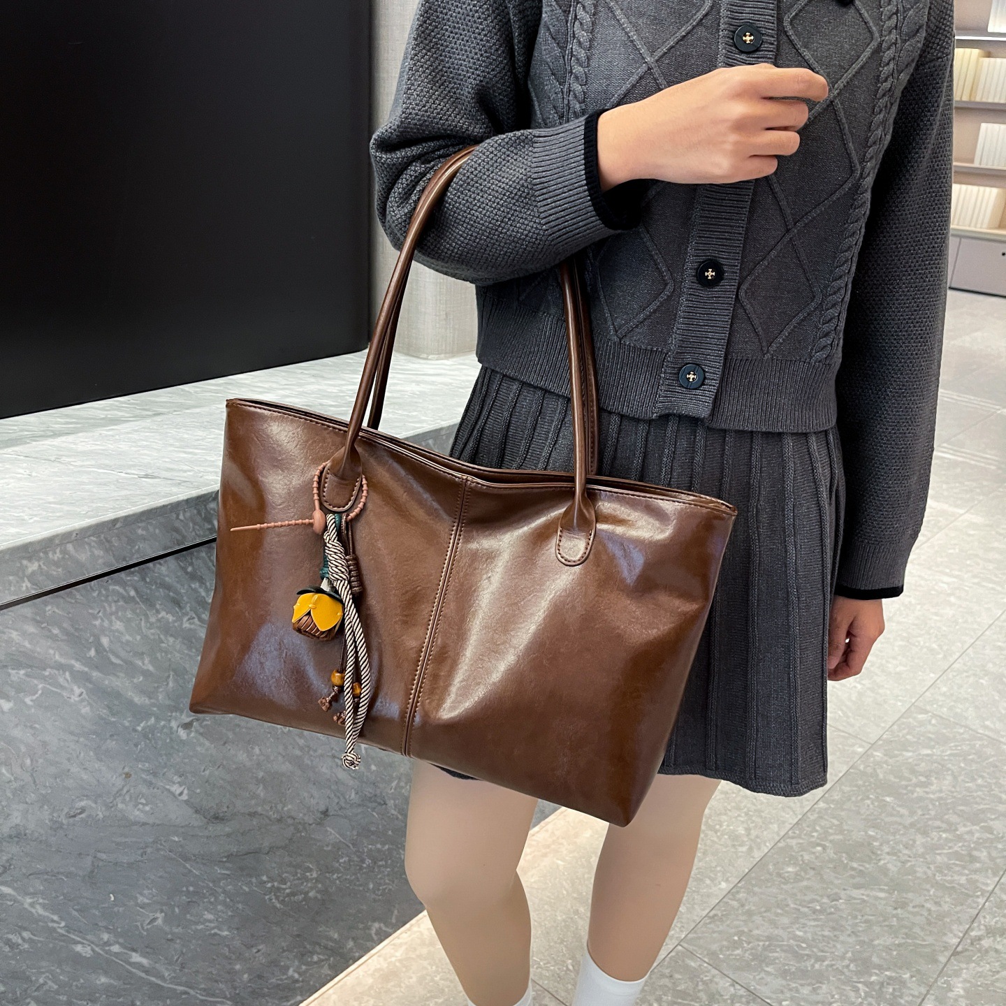 Retro Shoulder Bag For Women Large Capacity Stylish Versatile Purse_voghion.com