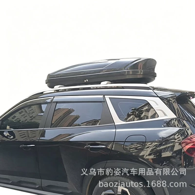 Modern New and Old Santa Roof box