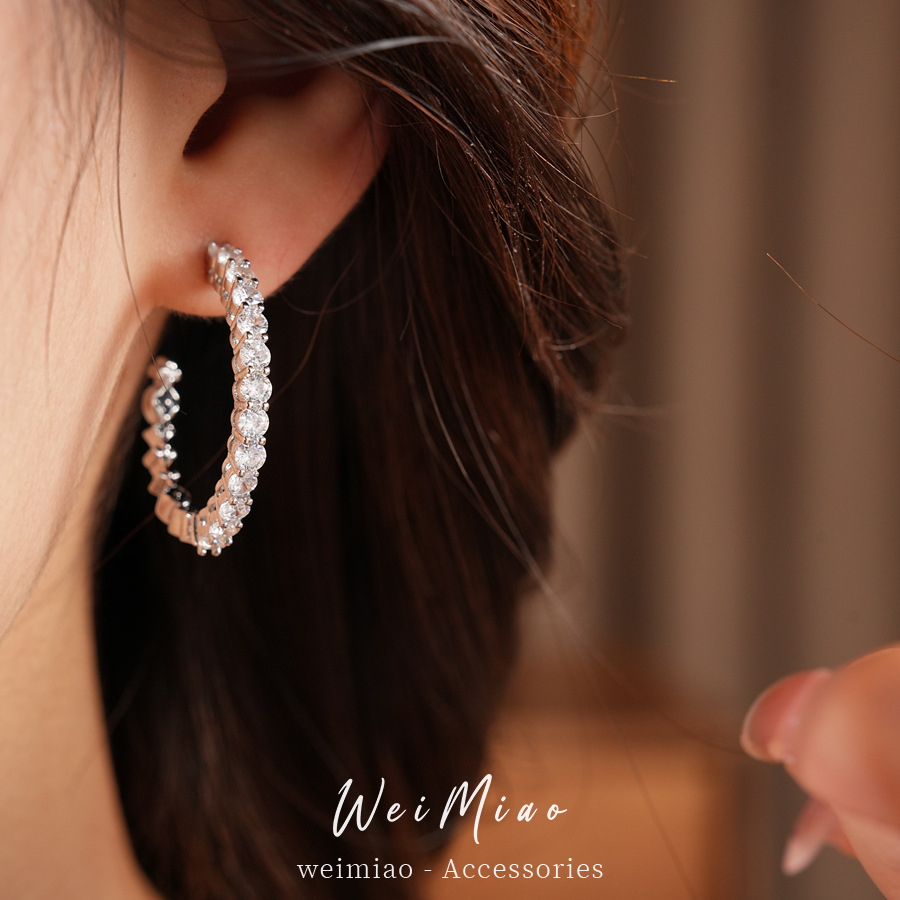 Aguja de plata zircón geométrico redondo en forma de C aretes personales temperamento de aire frío aretes ligeros de lujo alta sensación de aretes al por mayor image 5