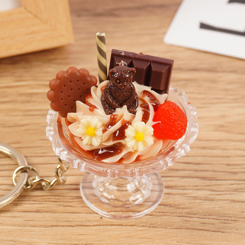 Lindo llavero de helado de simulación, divertido juego de comida hecha a mano, colgante de taza de hielo, colgante de bolsa de pareja de estudiantes de máquina de garras