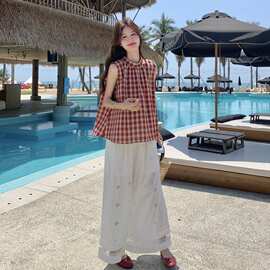 韩系复古夏日穿搭套装女2026设计感红色格子背心镂空阔腿裤两件套