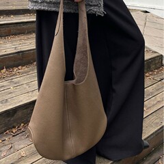 怠惰な風のシングル肩の脇の下のカバンの女性式2025新型の軽くて豪華な大衆の高級感の春夏の青い大容量の潮