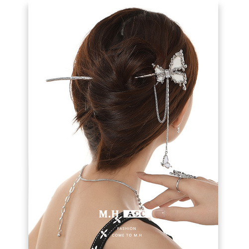 Original White Dream Butterfly Necklace for Summer Women - High-end, Niche Design Clavicle Chain with Minimalist and Cool Charm