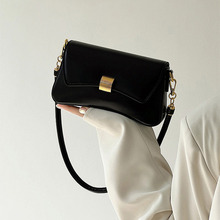 法棍包2025新款简约休闲纯色腋下女包都市风格百搭斜跨单肩女包包