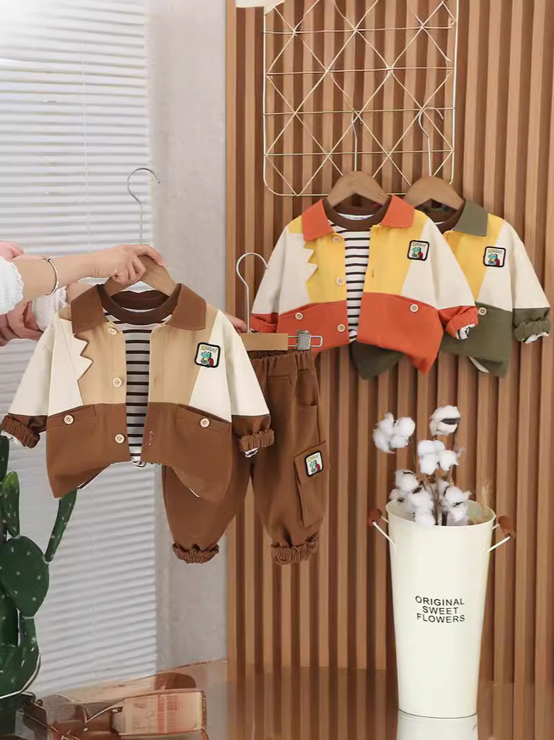 Niños nuevo conjunto de otoño 2024 nuevo bebé primavera y otoño ropa infantil chaqueta de dinosaurio conjunto de tres piezas