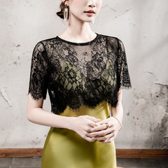 花卉の花の透かし彫りのレースのシャツの女性の半袖の2025夏の新型の婦人服のワンピースの外はゆったりしているブラウスを掛けます。