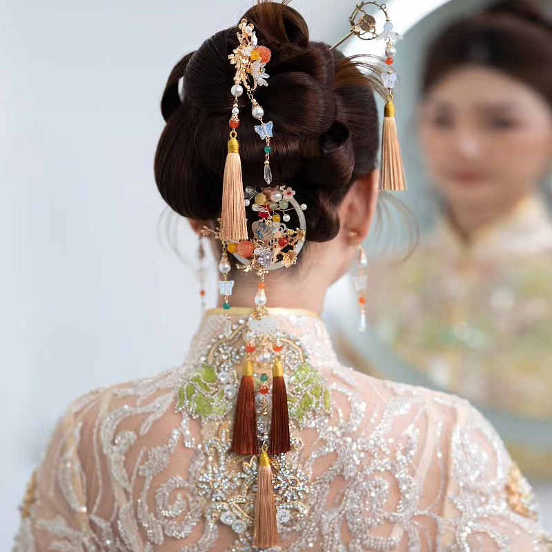 Antique-inspired rhinestone hair jewels to adorn your wedding hairstyle