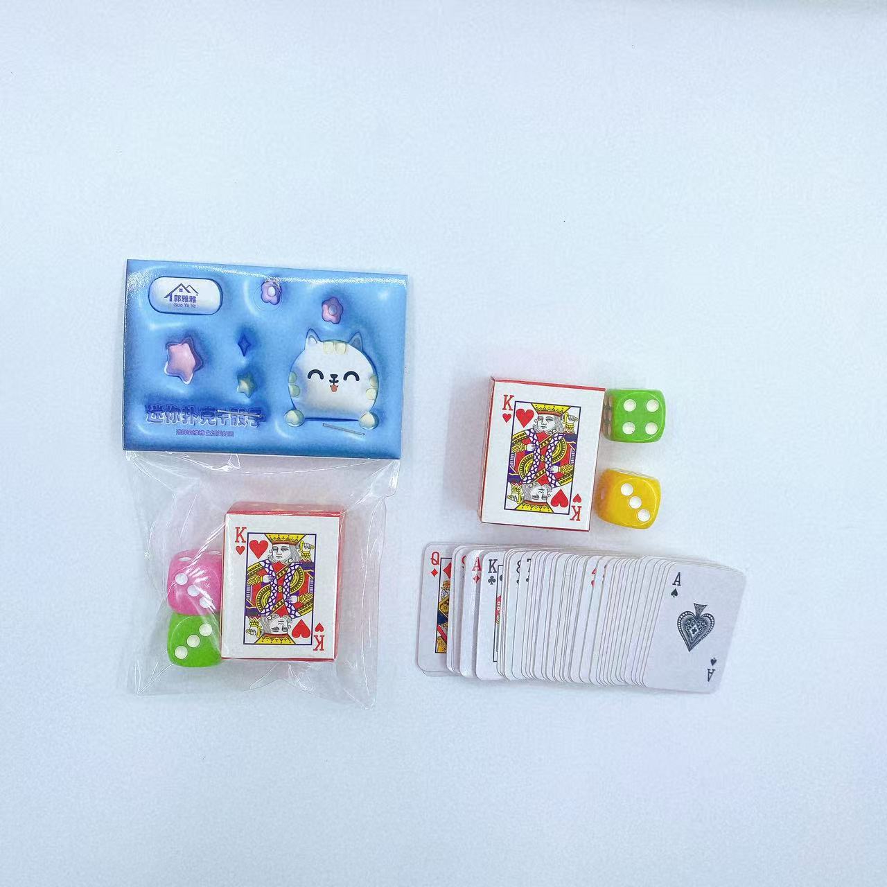 Mini tarjetas de juego acrílico juego de dados de color juguetes para niños puzzle interactivo 2 yuanes al por mayor